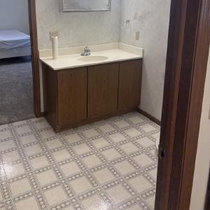 bathroom1.jpg